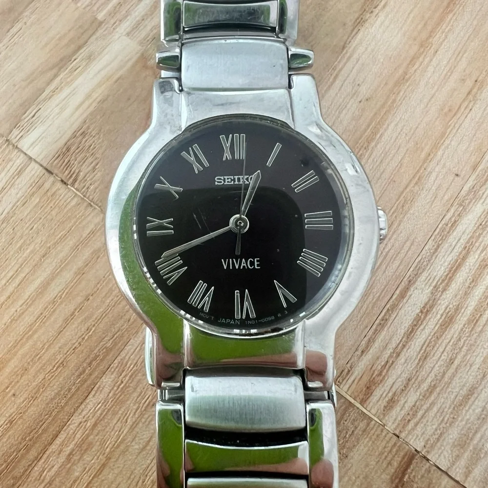 Seiko vivace ladies black dial stainless steel dress watch NEW BATTERY